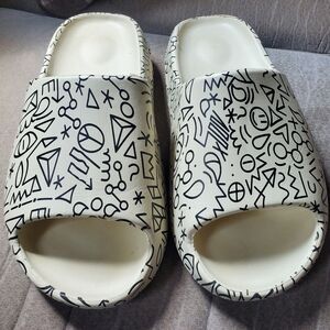 Crème (Grafitti) FashionSlides Size 44-45 (Unisex)